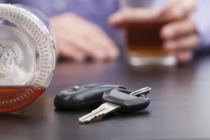 Alkohol am Steuer Autoschlüssel leere Flasche