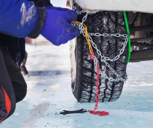 Schneeketten montieren Montage Autofahrer