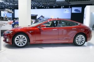 Roter Tesla Model S