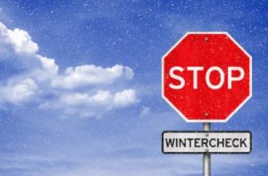 Stopschild und Wintercheck-Schild
